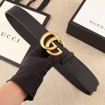 宽度4.0Cm Gucci 小牛皮腰带采用热压制作，以获得野猪皮效果，营造织纹外观。饰以标志双Cc带扣 黑色皮革黄铜金属配件