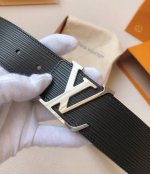 L家 原单腰带 黑色小牛皮水波纹腰带，宽40毫米，搭配精品不锈钢扣，商务服装造型的完美搭配。永恒经典，与正品零差距。