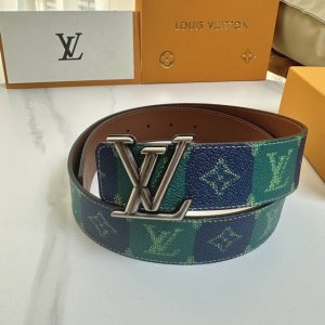 原版包裝 L0Uis Vuitt0N 專櫃最新升級版本 寬度40毫米 全新訂製帆布搭配最新進口原廠皮底 配置新型字母搭扣 經典百搭款！