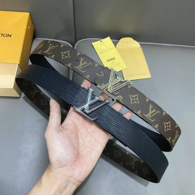 L0Uis Vuitt0N 專櫃最新升級版本 寬度40毫米 精湛工藝定制帆布面料襯托進口水波紋小牛皮底 搭配精鋼字母搭扣 雙面用 經典百搭款！