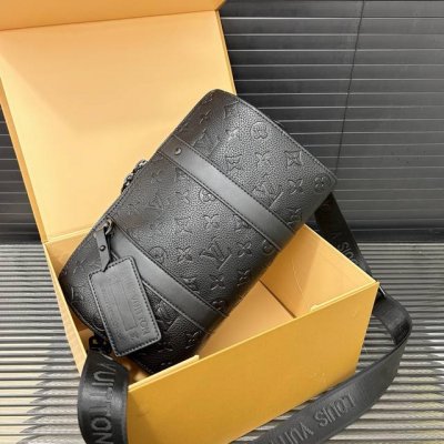 Louisvuitton 路易威登 Lv City Keepall 圆筒包 单肩包手袋 情侣款斜挎包 经典百搭 实物拍摄 原厂原版面料 配送防尘袋 礼盒 17