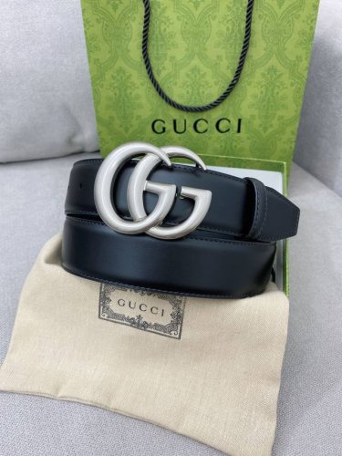 Gucci 海外新款腰带，顶级原单品质，采用原厂皮制作，光身设计，简约大方，时尚百搭，宽度4.0Cm