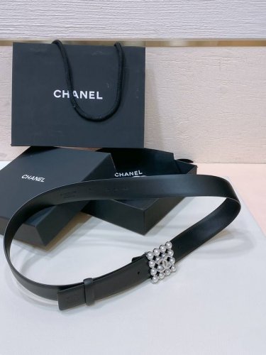 Chanel 24C 小牛皮、金属 与琉璃珍珠 金与珍珠白 Logo搭扣 手感柔软 细腻3.0Cm 码数75- -100