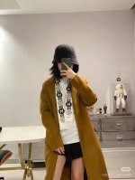 香奈儿Twilly 茶花飘带 小香新出的Twilly丝带颇为经典：气质稳重，正面是醒目的小香Logo循环；反面则是经典菱格纹Logo设计。搭配超级好看，Twil