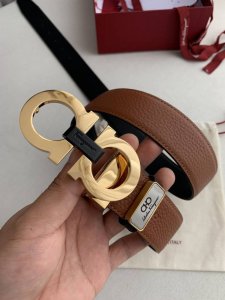 品名：菲拉格慕原单 型号：挂扣，原版经典双色扣头，实物拍摄，头层牛皮 材料：百分百头层牛皮，保证真皮。24K纯铜扣双面可用专柜同等质量， 双面荔枝纹，黑土黄，送
