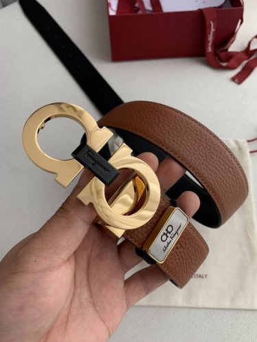 品名：菲拉格慕原单 型号：挂扣，原版经典双色扣头，实物拍摄，头层牛皮 材料：百分百头层牛皮，保证真皮。24K纯铜扣双面可用专柜同等质量， 双面荔枝纹，黑土黄，送