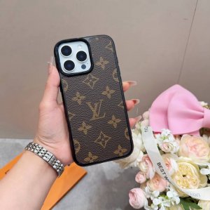 Iphone16型号已到 ，Lv经典老花Iphone手机壳 官网原版皮原版素材，经典高端 型号：为了不出现报错型号，请打开本机查看手机设置显示的型号 Iphon