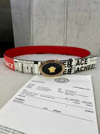特 宽度4.0Cm Versace 范思哲 此款palazzo腰带采用牛皮革面料制作，并饰有le Pop Classique图案印花和标志性的椭圆美杜莎五金配件 - 点击图像关闭