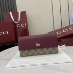 顶配版 Gucci新品采用进口原厂皮，进口线，新款Ophidia系列 采用意大利进口小牛皮，配以经典双G五金，新的式样和轮廓托的新作登场了。结构形状，其中内侧被