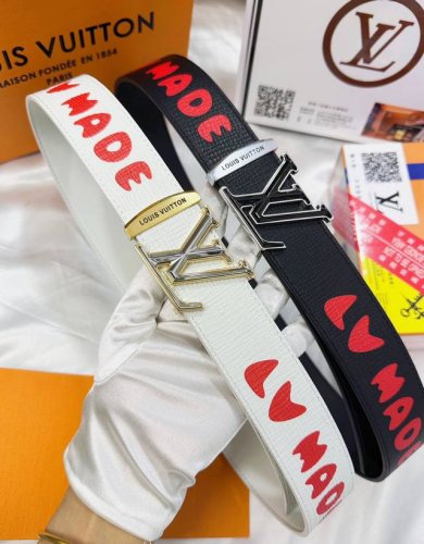 皮带：Lv..路易..威登顶级复刻. 腰带：原单品质百分百头层牛皮，保证真皮。双层双色渐变边框镶嵌水晶玉石设计.真空电镀.永不掉色.24K纯钢扣手绘涂鸦图案艺术