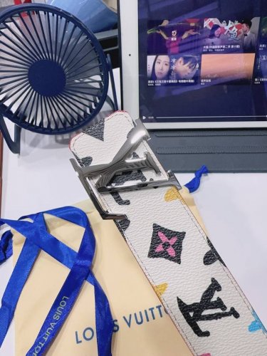 特 Louis Vuitton[正]经典原单品质，经典印花面配原版平纹皮，搭配原单精品扣，精工制作，细节看图，实物拍摄，高端奢华，宽度4.0Cm