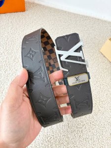 品名： Lv..路易..威登腰带皮带原单 DDD 型号：挂扣，经典纯钢材质挂扣，头层牛皮，图片实物拍摄 DDD 材料：头层牛皮，挂扣系列，纯钢材质扣头，钯镀电镀