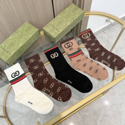 配包装 一盒五双 Gucci 古奇网红爆款出货~G家新品体香袜专柜对版字母袜子纯棉材质织造，超级柔软舒适，罗口经典金线双G，超级抢眼，Ins超火爆小单品，大牌出