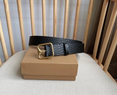 新款 Burberry 巴宝莉专柜同步上新 意大利精制腰带 选用全粒面小牛皮面料打造 搭配镀钯金B字型扣环 宽:3.5Cm 精致优雅简单大方