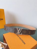 特P150 Lv.路易威登 全套包装 宽度 40Mm宽度 正品一体铸造五金钢扣 原厂皮料 双面原厂定制进口面料 可送礼自用不错选择