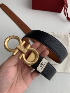 品名：菲拉格慕原单 型号：挂扣，原版精品经典扣头，实物拍摄，头层牛皮 材料：百分百头层牛皮，保证真皮。24K纯钢扣双面可用专柜同等质量， 经典双面荔枝纹，黑土黄
