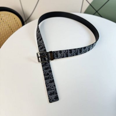 特 。DIO纯铜五金宽3.5CM原单搭配原扣头，油边近乎完美，原产皮料定制，双面可用，质感无可挑剔！
