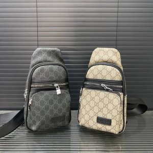 Gucci 古奇 印花胸包 斜挎单肩包 实物拍摄 原厂原版面料 配送防尘袋30 X 17 Cm。