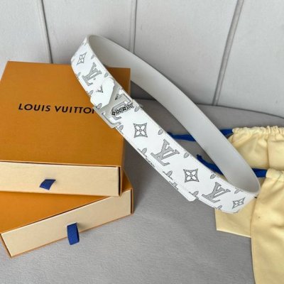 圖片包裝10 寬度：40Mm Lv Pyrmide Truck L Oeii雙面腰帶 驢家 海外原單代特供 面為進口小牛皮壓飾有標誌性品牌圖案效果工藝 原廠配色