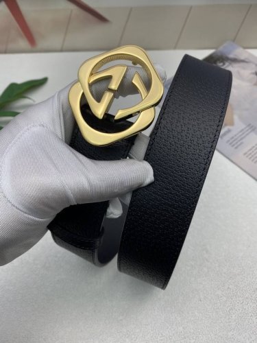 特P160配全套包装礼盒 古驰：原单头层小牛皮腰带采用热压制作，以获得野猪皮效果，内衬头层牛皮底，营造织纹外观.专柜宽度3.8