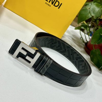 特 Fendi芬迪专柜同款 宽4.0Cm 双环正反用腰带 Ff按钉搭扣 黑色Cuoio Romano皮革材质 反面面料带有烟草黄和黑色Ff图案 四方金属饰面 时
