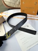L0Uis Vuitt0N 今季新品 男士原單腰帶 寬度40毫米 雙面進口頭層小牛皮絲印圖案Logo設計 搭配新款五金 可雙面佩戴 適合沈穩低調的男士使用