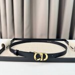 特 。Dior 24早春新款 C D搭扣黄铜腰带扣，小牛皮腰带 经典永存 2.0Cm