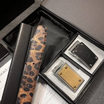 Dg宽3.5Cm Dolce&Gabbana 新款 搭配双扣头，轮换用，时尚商务同时兼顾，搭配可双面使用腰带，五金采用钌电镀 Dg 交叉造型徽标搭扣
