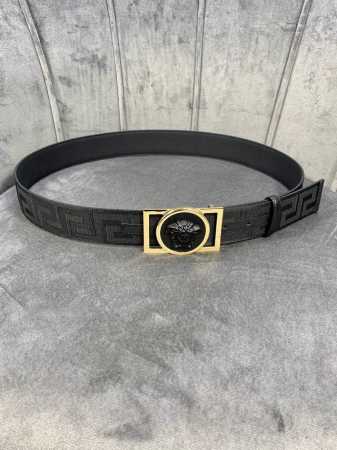 宽度：4.0Cm 范思哲 此款帆布回纹皮底 腰带饰有标志性的versace美杜莎头像扣，彰显品牌格调。是一款精美的衣橱必备单品。 - 点击图像关闭
