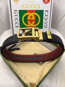 古驰 原单原单头层牛皮云团纹面，内衬头层牛皮压横条纹底．搭配原单自动扣．此款腰带双面采用意大利原定厂制进口牛皮带身 ，对专版柜足宽3.5宽 DDD