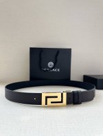 宽度3.5Cm Versace 范思哲两面手掌纹此款柔软的皮带饰有一个几何形状的希腊回纹别扣，既时尚又优雅