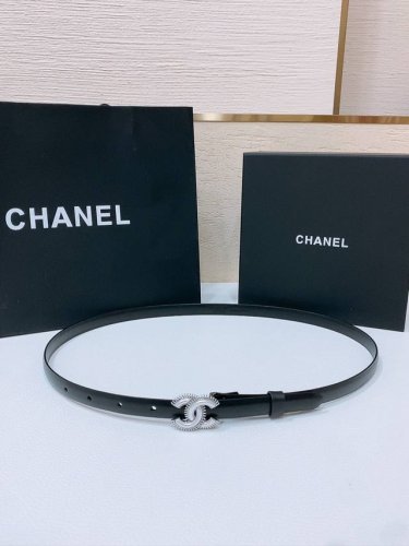 Chanel Cc 树脂白 与 链齿牙金 与银 Logo扣. 进口胎牛皮腰带 1.5Cm精品 精致 典雅