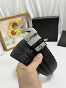 品名：万宝龙 Montblanc 材质：原单牛皮腰带 百分百头层牛皮腰带保证真皮，24K纯钢扣，专柜原单品质、做工精细，时尚大牌，送人自用首选 包装： 请认准如