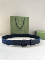 宽度3.8Cm Gucci 每一季，品牌标识都会吐故纳新，于经典之中融入新意。在这款腰带上，经典gg标识以亮眼之姿生动呈现，与双g造型配件相得益彰。 黑色和灰色