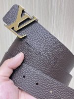 4.0宽双面双色荔枝纹进口牛皮，搭配精品三层扣头，做工精细，大方。实物实拍，官网同步，细节看图。