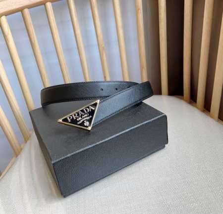 高端品质，实物拍摄 批￥ 配全套礼盒 ：Prada 普拉达 专柜最新款 这款腰带饰有一枚三角形金属徽标 宛若点睛之笔 勾勒精致细节 是prada女士成衣系列的理 - 点击图像关闭