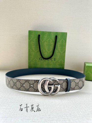 Gucci 宽度3.8Cm 这款宽版腰带饰有双G细节，交织字母图案配件令其更添魅力。这款配饰现已成为Gucci的高辨识度单品，一面采用Gg Supreme帆布，