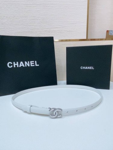 Chanel Cc 树脂白 与 链齿牙金 与银 Logo扣. 进口胎牛皮腰带 1.5Cm精品 精致 典雅