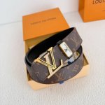 品名： Lv..路易..威登腰带皮带原单 型号：挂扣，经典纯钢材质镶钻挂扣，头层牛皮，图片实物拍摄 材料：头层牛皮，挂扣系列，纯钢材质扣头，钯镀电镀工艺永不掉色
