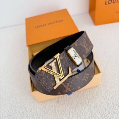 品名： Lv..路易..威登腰带皮带原单 型号：挂扣，经典纯钢材质镶钻挂扣，头层牛皮，图片实物拍摄 材料：头层牛皮，挂扣系列，纯钢材质扣头，钯镀电镀工艺永不掉色
