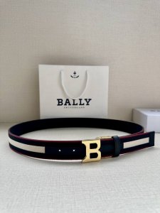 3.4宽 巴利〖Bally〗男士休闲布配皮双用腰带 Tamal 融入了永恒经典的蓝白条纹，且具有充满现代感。固定式双面设计加上别具一格字母搭扣，助您打造百变造型