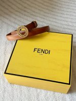 特 Fendi 芬迪 女士小腰带 宽2.0Cm 采用双面光滑头层小牛皮 古金色镂空圆形金属搭扣