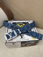 品名：Lv..路易..威登原单 材质：原单牛皮腰带 百分百头层牛皮腰带保证真皮，24K纯钢扣，专柜原单品质、做工精细，时尚大牌，送人自用首选 包装： 请认准如图