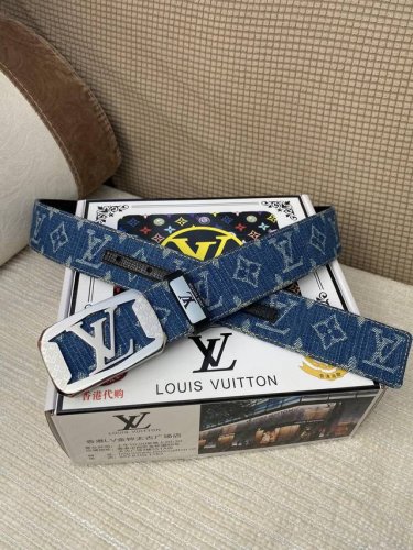 品名：Lv..路易..威登原单 材质：原单牛皮腰带 百分百头层牛皮腰带保证真皮，24K纯钢扣，专柜原单品质、做工精细，时尚大牌，送人自用首选 包装： 请认准如图