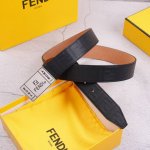 特 P180 Fendi 芬迪 宽35Mm 标志造型宽皮带 进口原版小牛皮制成 印有浮雕黑Ff 图案 镀金表面金属制品 完美搭配 时尚休闲 精细做工 高清拍图