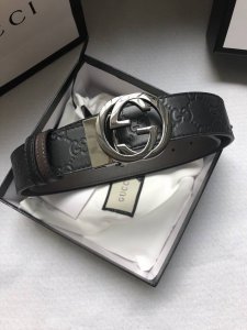 配送专柜全套礼盒包装。古驰：原单头层牛皮压G面，内衬头层小牛皮底，搭配原单旋转扣,原产皮料定制，专柜宽度3.8