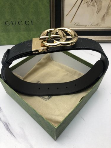 配全套包装礼盒 DDD 古驰：原单品质，双面腰带，一侧为Gucci Signature皮革，反面一侧为单色皮革。配以Interlocking 双G旋转扣，双面可