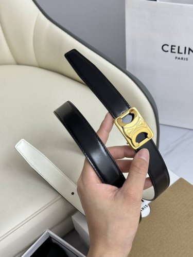 赛琳女装原单新款宽度:2.5Cm精品凯旋门铜扣，正品复刻进口精选优质头层小牛皮，全粒面小牛皮，比拼正品无压力，看图即知皮质，好货不多说。