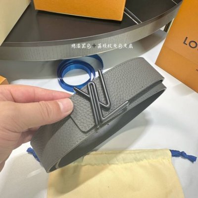 特 寬度：40Mm Lv Ide Truck L Oeii雙面腰帶 驢家 海外原單代特供 面為進口小牛皮荔枝紋襯托原廠配色柔軟小牛皮底 搭配最新鋼五金搭扣 手感