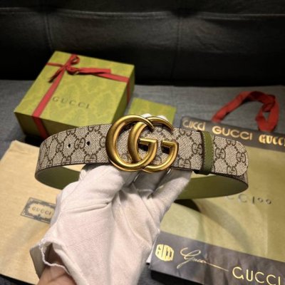 特 古奇 新款 Gg Marmont系列每一季都会推陈出新，为灵感源于70年代的标志性Gg配件注入现代精髓。这款灰色和黑色Gg Supreme帆布腰带反面采用秋